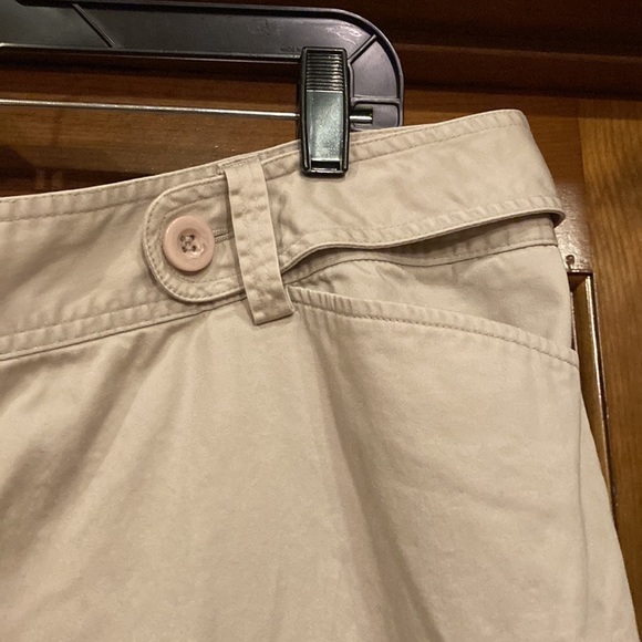 Size 18 Lane Bryant Light Khaki Capris / Clam Diggers - Picture 3 of 10